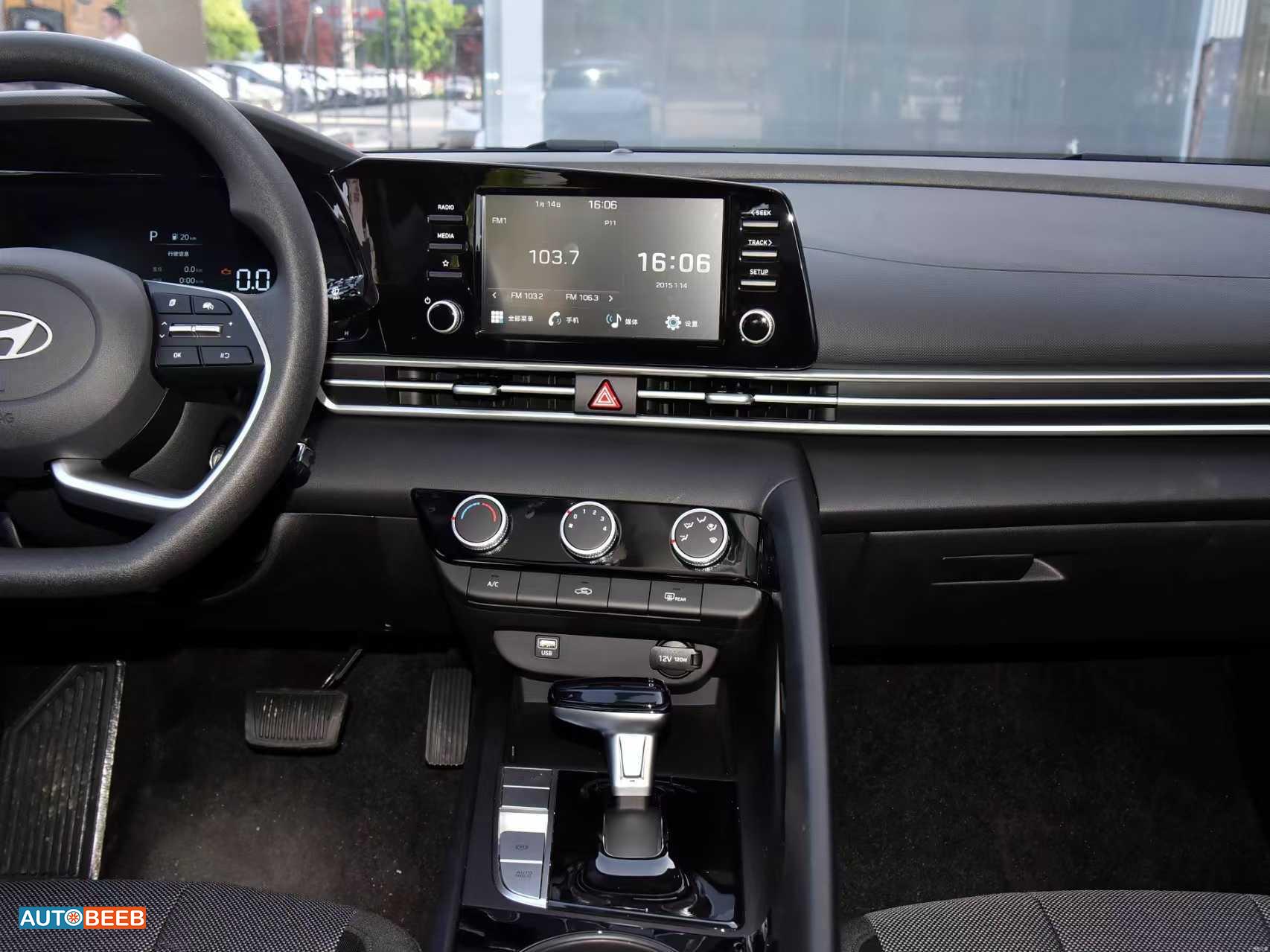 Hyundai Elantra 2025